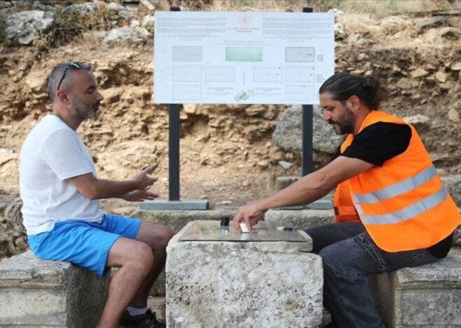 Unutulmuş Roma tavlası Syedra Antik Kent’te ziyaretçilerle oynanarak yaşatılıyor